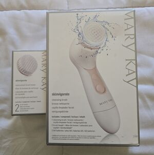 Mary Kay Skinvigorate Brush in White and Pink